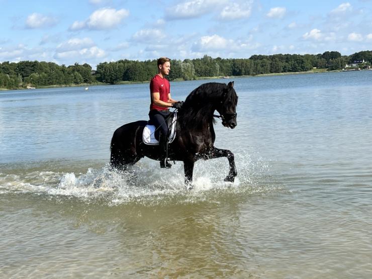 Gallery Photo of JARO SPORT - #3