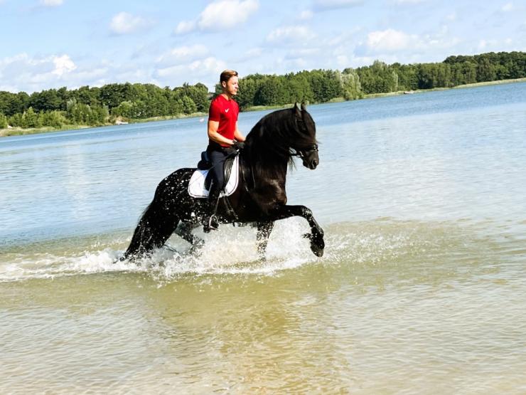 Gallery Photo of JARO SPORT - #1