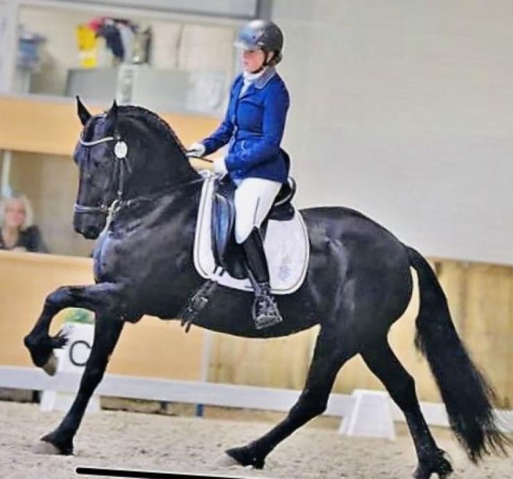Gallery Photo of ESMERALDA - #11