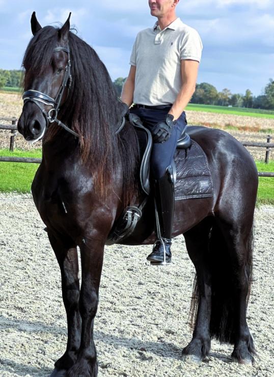 Gallery Photo of GIVENCHY - #20