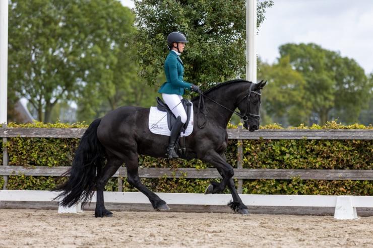 Gallery Photo of ANALISA - #14