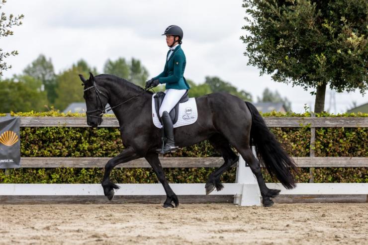 Gallery Photo of ANALISA - #15